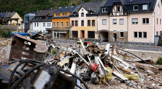 Foto: Von den Fluten verwüstetes Ahrtal