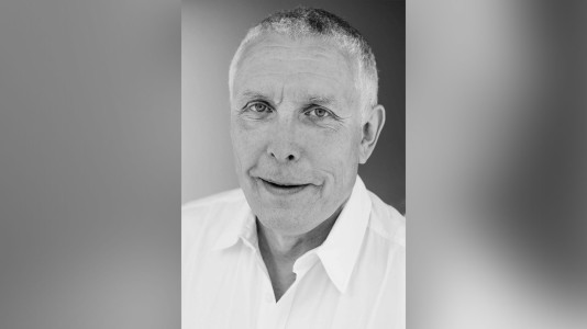 Foto: Schwarz-weiß Portrait von Bernd Asbach